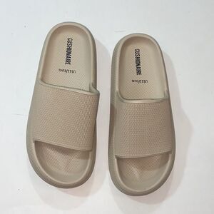 CUSHIONAIRE WOMEN SANDALS SIZE US 11